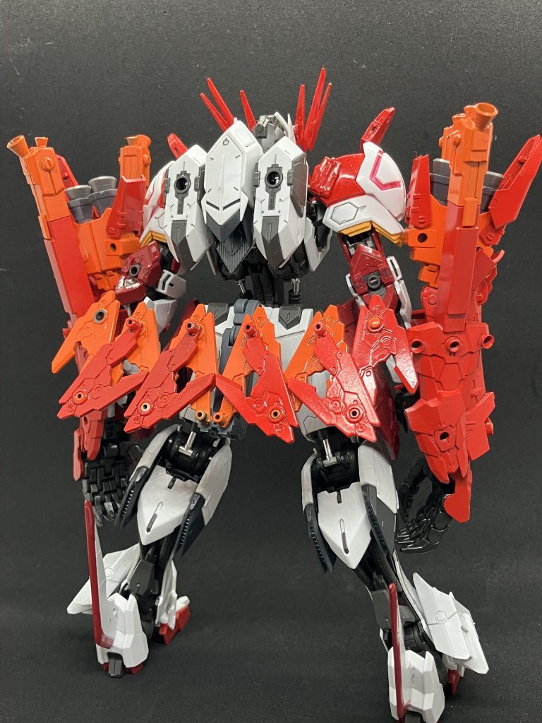 ガントレットはブースターが搭載されており加速することで爆発的な破壊力を生み出すことができるそして脚部にもブースターが搭載されており機動力も高くなっている