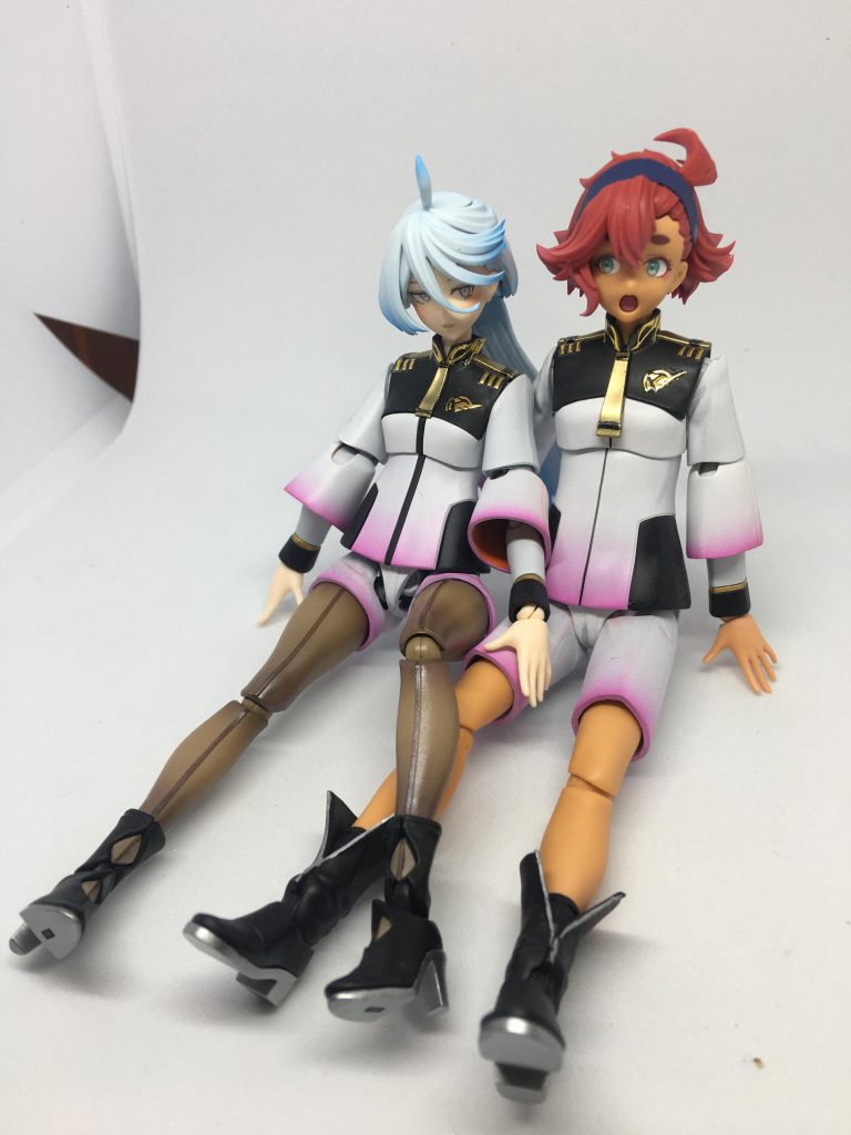 二人で仲良くお座り。