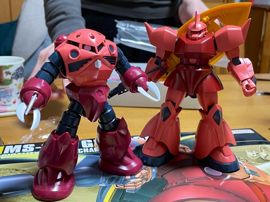 元々はこのズゴック同僚からのいただきものでした「妻の初めてのガンプラ」として、妻がパチ組したものでしたそれを僕が引き継いでここまで好きなように仕上げさせていただきましありがとうございます(棒読)