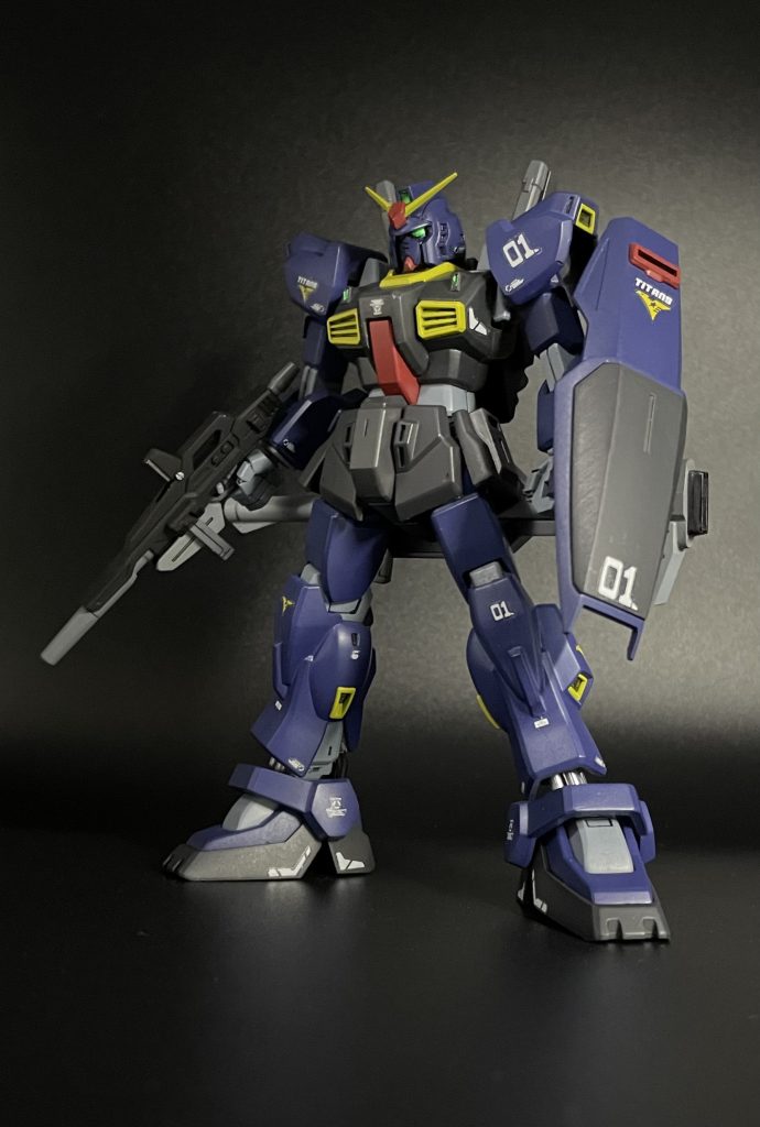 今回は大きな改造はしておりませんが、フェイスパーツを2mm程削ってヘルメットの中により埋まるようにしてみました☝🏻 リバイブ版を作った事が無いので比較が出来ないのですが、この旧HGUCのマークIIは思い出補正なのか、かなりカッコ良く見えますね✨