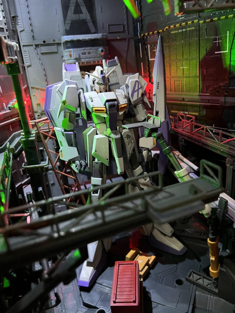 AE フォンブラウンMS開発工廠格納庫ジオラマ♪ MG MS Z-006-3 Z GUNDAM3号機ver.2.0 オリジナル アムロ•レイ大尉専用機カラーver. & MS格納庫ジオラマ♪–4枚目/制作者:SINANJU
