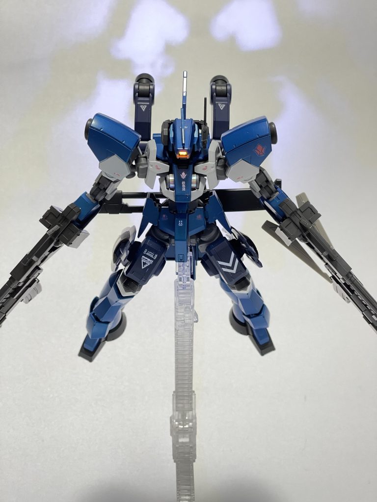 カメラアイはいつもの蛍光塗料にブラックライト