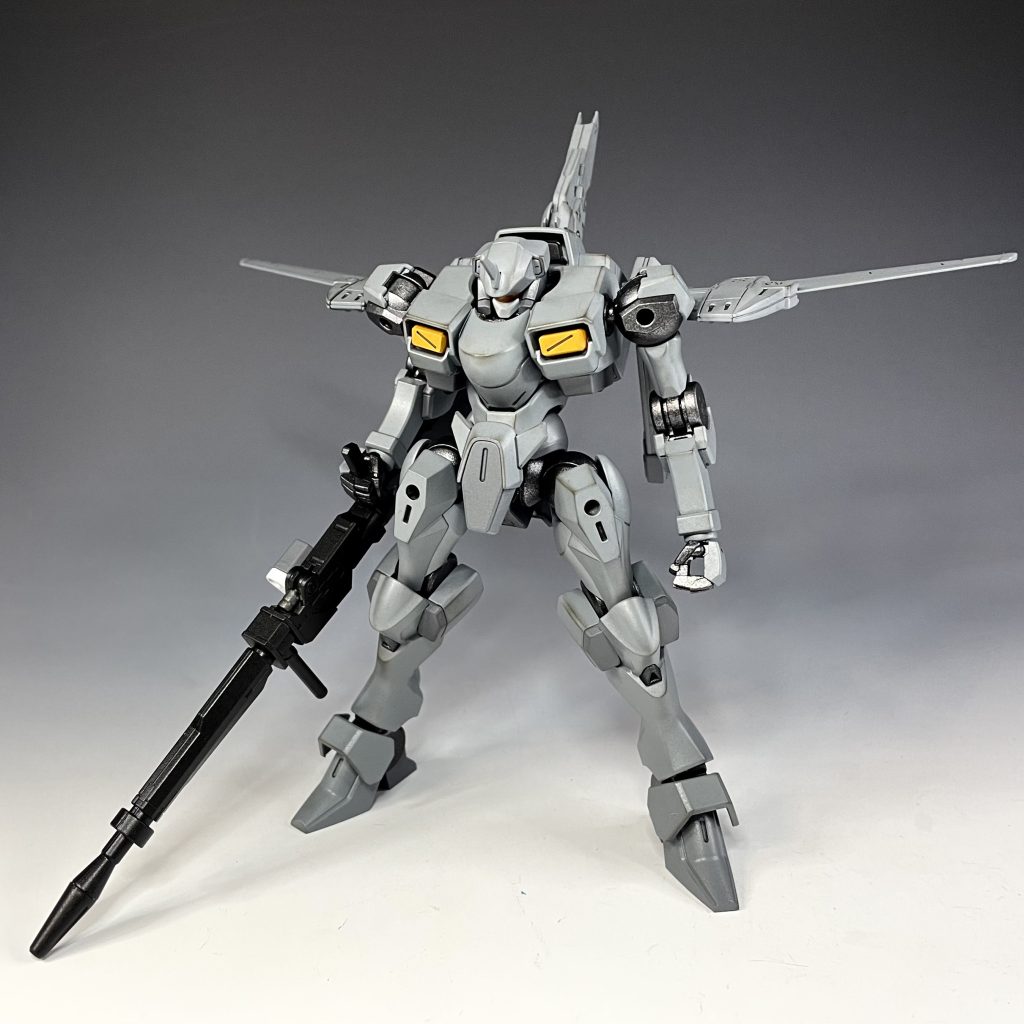 背部ウィング展開。