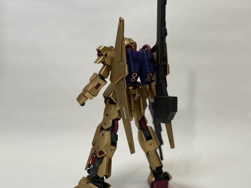 もうひとつの失敗は、これも足の内部フレームにエナメルのシルバーで墨入れしようとやって、拭いたんだけどメタリックの粒子が延びて全然取れなくて、フレームの色まで微妙な感じになっちゃいました…メタリックは綺麗に拭き取れない事を学びました|´-`)