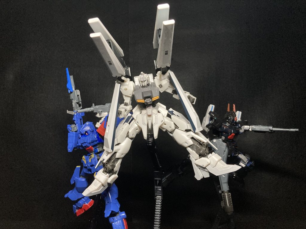 ブラックライダー（右）黒くてかっこいい！透明になれるらしいね！ーーーーーーーーーーーーーーーーーーーーストライカー改（左）かっこいい妖刀で暴れちゃえ！ーーーーーーーーーーーーーーーーーーーーヒャクシキ・デ・メイス（真ん中）でかぁ！砲台でかぁ！！！これでやりたい放題だなぁ！砲台だけに