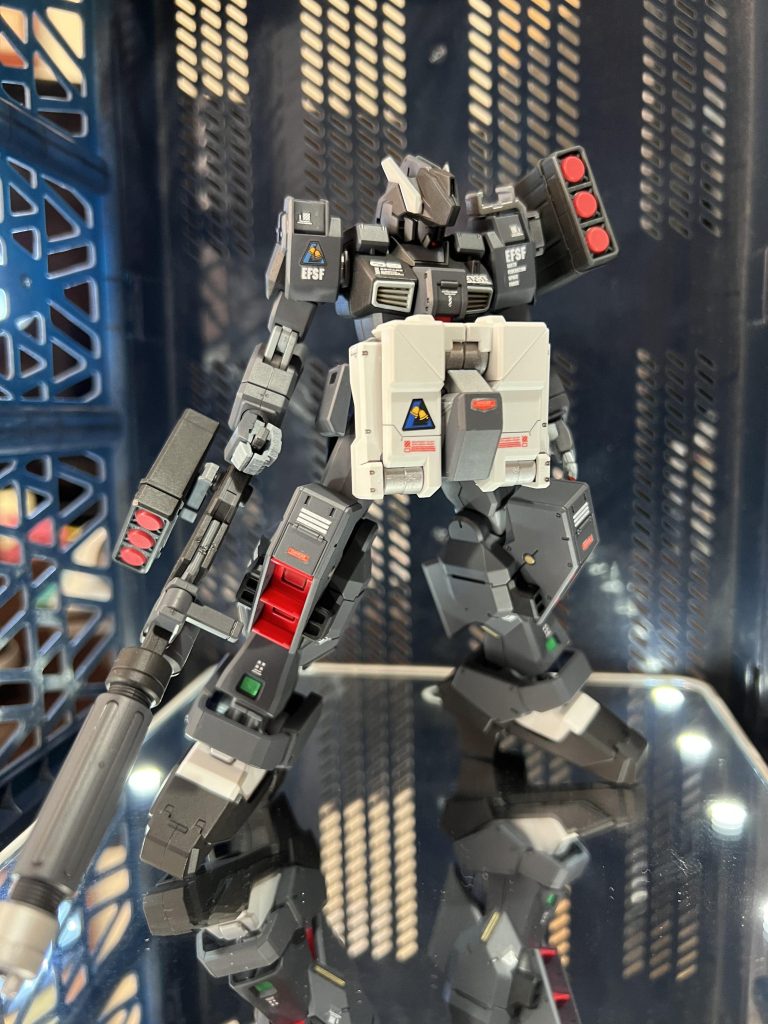 ジャンクの山からヘイズルのパーツを集めて一体組み上げました。