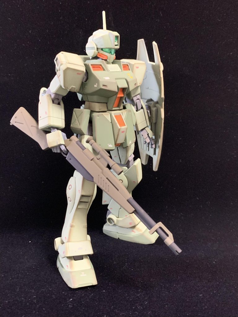 今回使用したカラーは薄い緑:クレオス MSグリーン濃い緑:ガイア NATOグリーングレー:ガイア ニュートラルグレー4オレンジ:ガイア エヴァオレンジです。