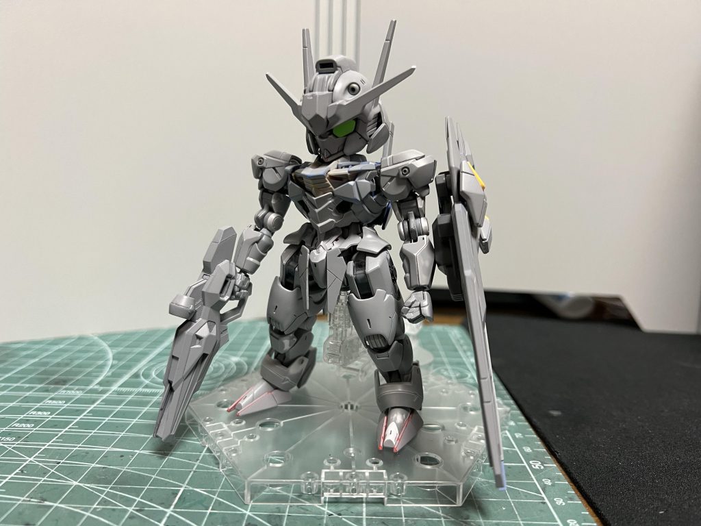 ここから塗装に入りますが、フロントスカートは途中で破損したので、延長していたのを逆にカットして短く修正しています。