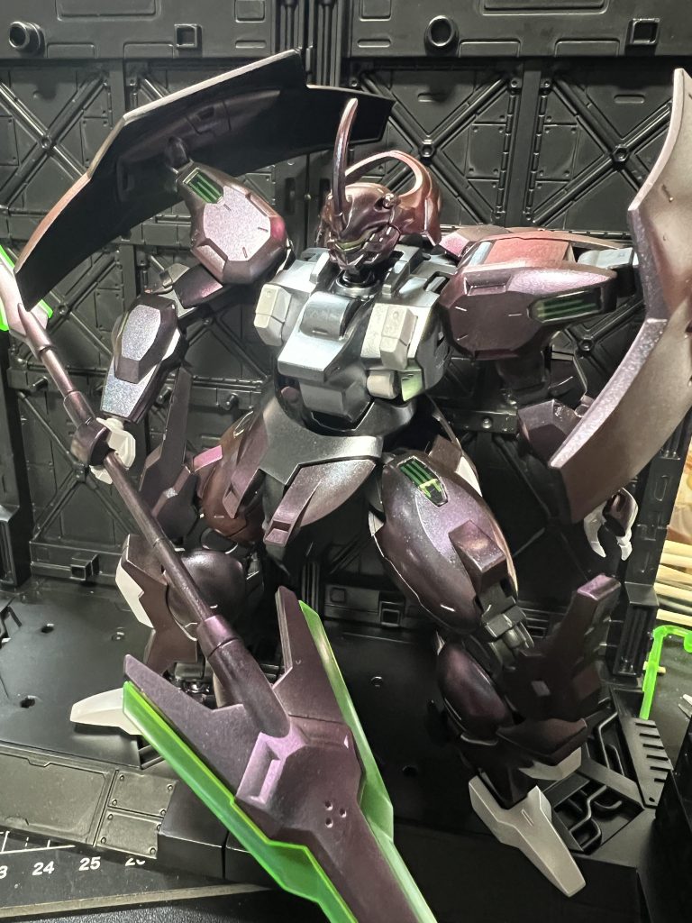 関節部、黒いパーツはメカサフ吹いた上からトアミルのネオマイカ