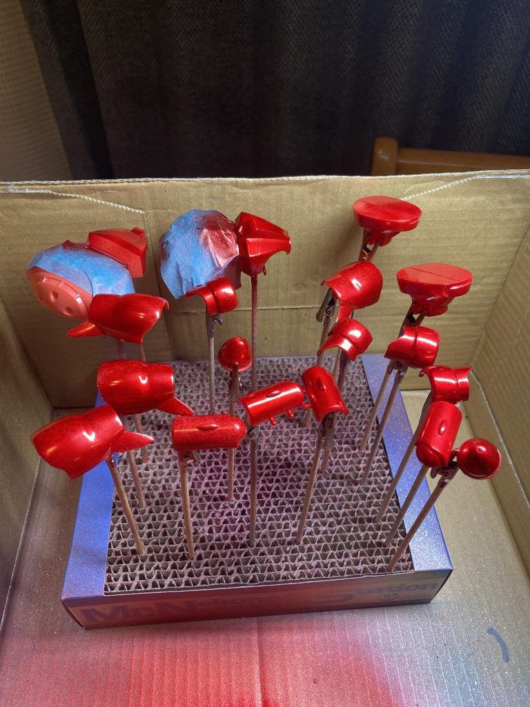 ボディのみ2色塗りなのでマステ貼ってます。