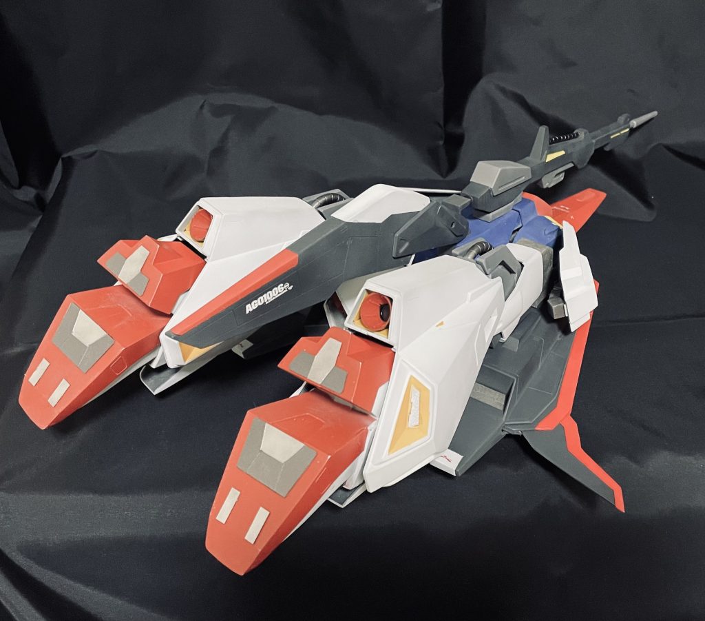 この変形機構の盛り込みと、電飾のためにサクサクと作れず、3ケ月を要しました(^_^;)