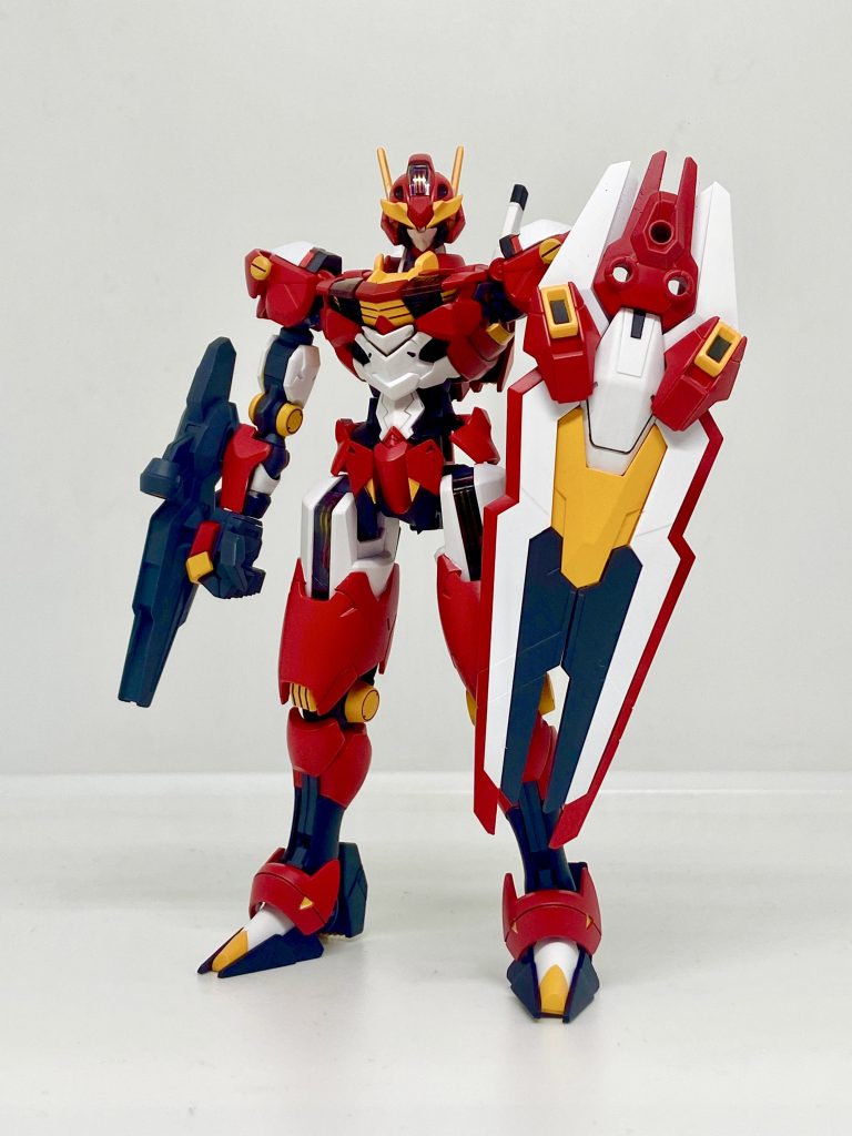    頭部アンテナを短くし、肩の上部を1mm厚さを増しました。そして拳で解らせるために、タイタスのマニュピレーターに変更しました。