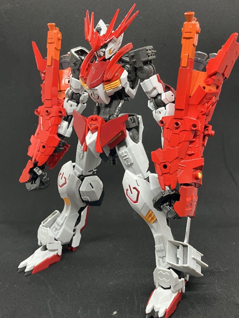 リミッター解除形態機体の装甲をパージしてリミッターが解除された形態残像を生み出すレベルのスピードと圧倒的なパワーを宿しており数分しか活動することができない時間過ぎると全エネルギーを使い果たし機能停止してしまう