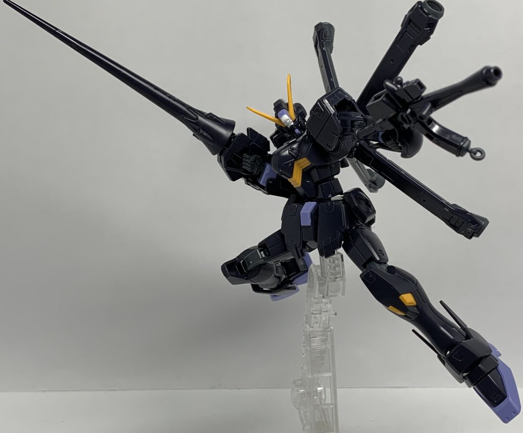 エクストリームバーサスシリーズでよく見るようなポーズです。