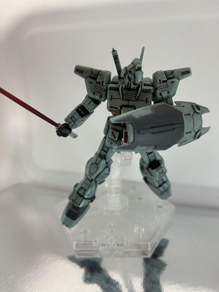 以上、ジムカスタムでした!ここまで見ていただきありがとうございます✨1枚めと2枚めは撮影ブースを少し変えてみたのですが、見やすさとかいかがでしょうか?なんか狭いなぁと思い、3枚めからいつものにしちゃったのですが( *`ω´)笑話は変わって少し下らない話を。皆様LINEは使いますでしょうか✏️恋人というより友人とかですかね、LINEてなんかやりとりしてて話題が切れたり、?がなくなると終わりかなと思うんです。そんな中で最近プラモ好きな知り合いとLINEしたんですが、相手から『こんなの作った』って写真と送られてきたんですよね。もちろん私は出来云々は置いといと重武装で凄い良いね👍どんなパーツつこたん?みたいな返しでやりとりしたんですよ。その数日後、私もこんなん作ってみた!みたいなのを写真と送ってみたんですが、まさかの既読スルークエスチョンがないからとか特に関心がないからかは分からないですが、1発目のLINEて大概何か反応を期待して送ると思うんですよね💦初撃から無視だとどうしようもないし、次のLINEもこちらから送りづらいしで(^◇^;)正直こいつ友達なんかなーとかちょいモヤっとしてる今日この頃…俺めんどくさい奴なんだろうか_(:3 」∠)_