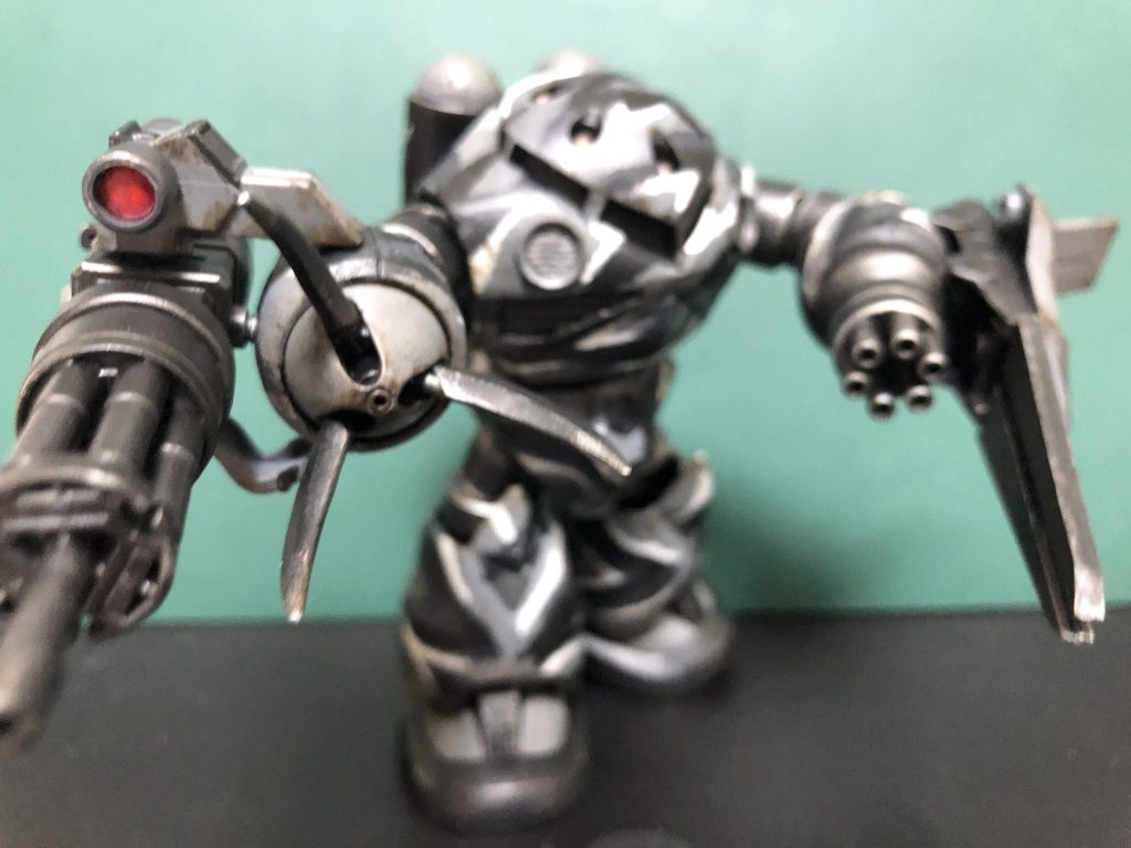 仕上げに茶系色で軽く汚し終了。