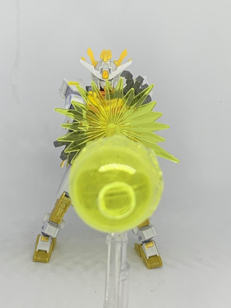 独自システムにより錬気をビーム波として放出できる。