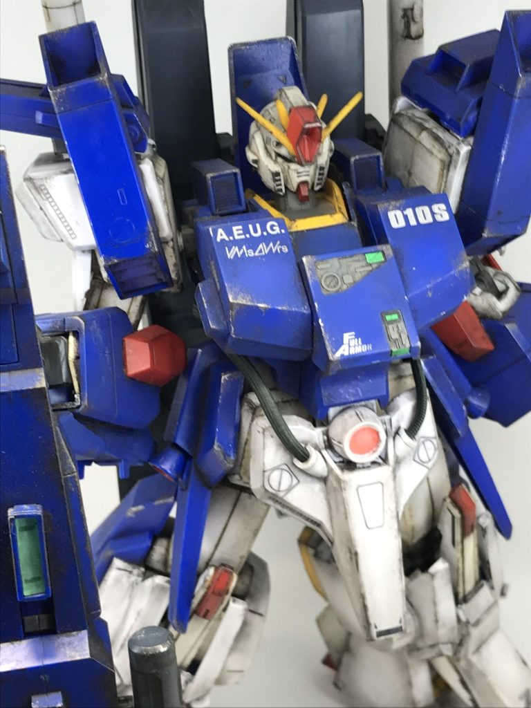 フルアーマー状態なんてダブルゼータのムチムチ感が倍増して最高よ?右腕の付け根が重みでヘタれてますが…これだからMGは好きになれないんだよなぁ…プラモの重量に関節が耐えられない😨