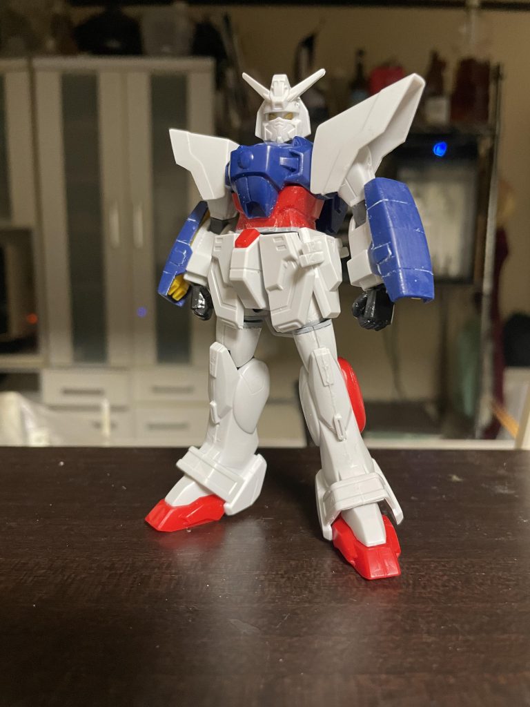 延長後、ロール軸追加するだけで立ち姿が決まります。旧キットらしさを残して、ふとましく組みたかったので沢山は伸ばしません。HGFC準拠にするなら、もう少し伸ばして良いと思います。その際は腕も伸ばしましょう。