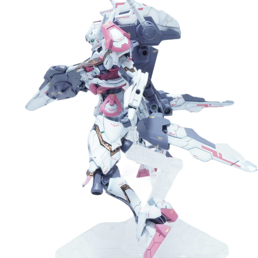 本体のボリュームアップに合わせてバックパックのビット装着部も位置を変更しています。