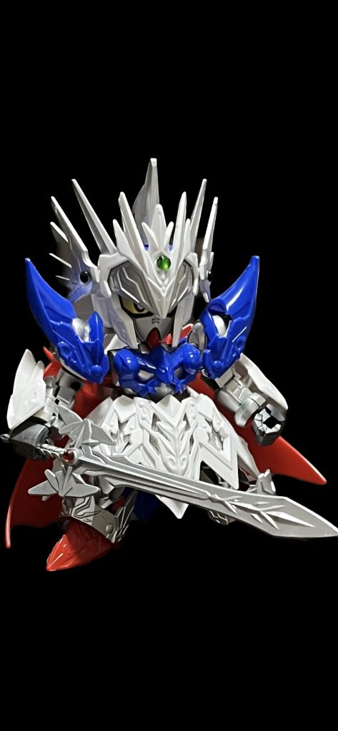 ここまでがエアブラシ塗装。プラの色のままなってしまったけど胸と肩は白で塗っておいた方が楽だったかも。