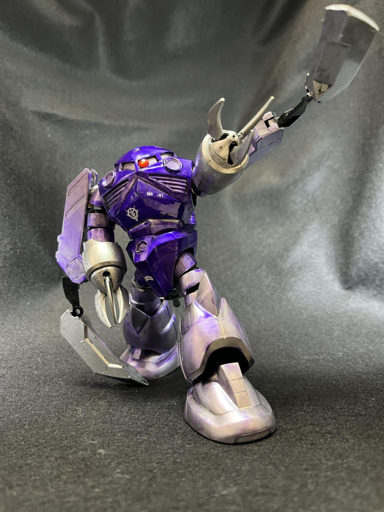 ズゴックにガンダムグシオンリベイクフルシティのシザースをミキシングしました。あと筆塗りでキャンディ塗装に挑戦しました。キャンディ全塗装を目指してましたが、挫折しました(^◇^;)