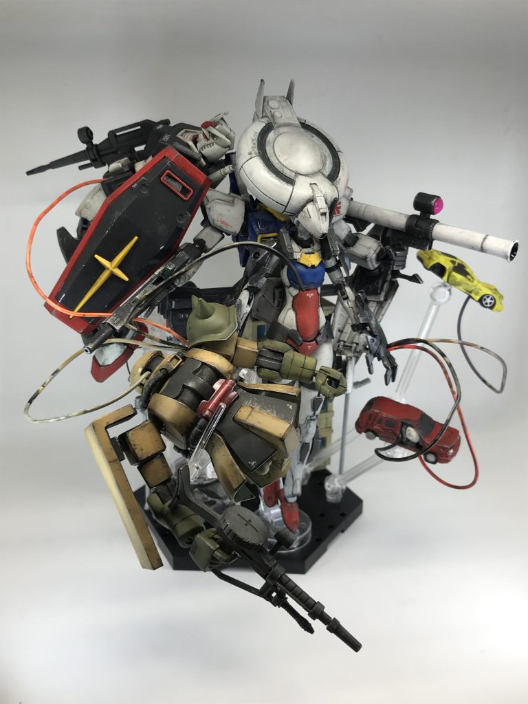 非常に強力な攻撃本能に支配されたこの邪悪な機械生命体は、有機物、無機物に関係無いばかりか、更には空間や人の精神すら融合捕食して己の一部としてしまうそれはありとあらゆる空間で様々な形を取りながら増殖、全宇宙に対する侵食、侵略を続けている人間同士で争いあっていた人類だが、人類存亡の危機に一致団結してこの機械生命体に立ち向かうが…