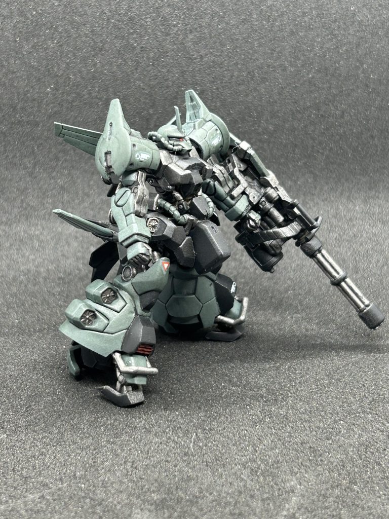 ホコリがついてるのはご愛嬌。笑現在もう一体のグフ！？を製作中ですが、完成がいつになるか分からないので、過去作を投稿してみました。最後までご覧いただきありがとうございました😆