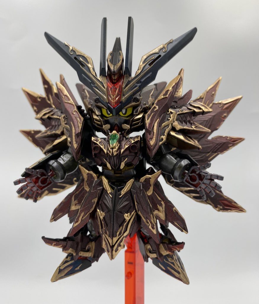 正面。黒立ち上げのメタリックレッド。縁はレッドゴールドでマーカー塗装です。