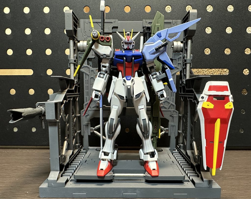 システムベースも合わせて作成したので、各武装とともに格納庫イメージで飾っておきたいと思います。