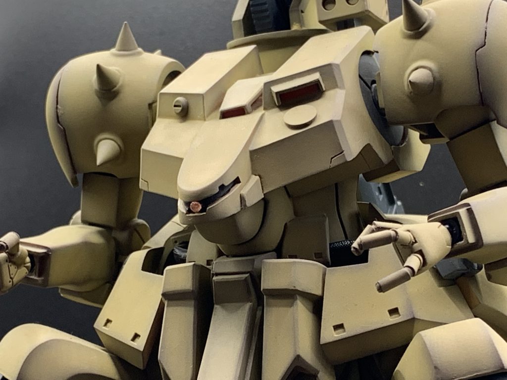 モノアイはクリアパーツを貼り付け