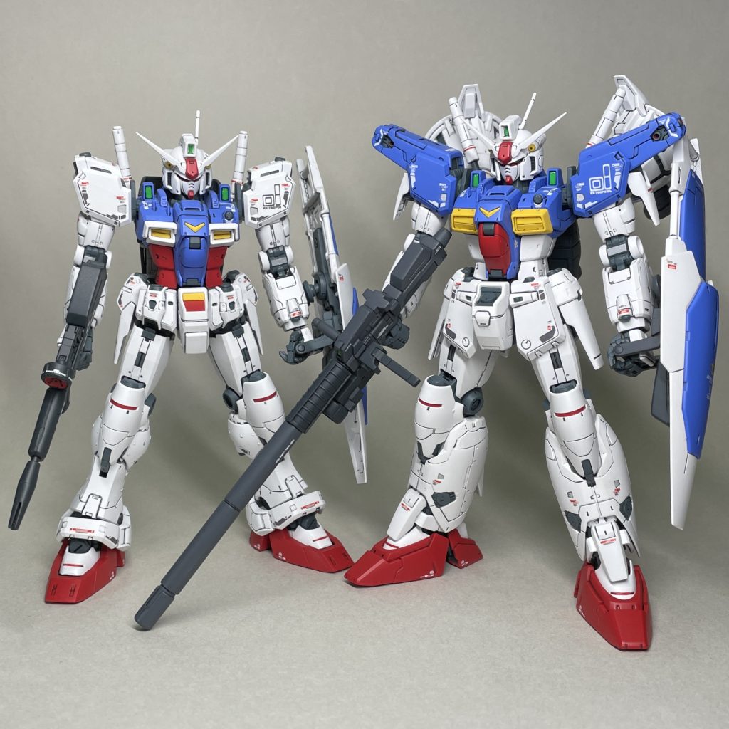 RG GP01陸戦型と並べて まえ 陸戦型は外装をランナー塗装して楽して作りましたが、普通に手順を踏んで作ったフルバーニアンとそれほど遜色なく見えるのが度し難い。