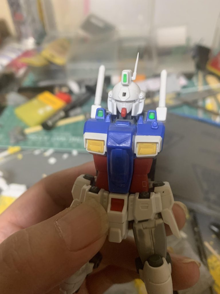 頭頂と左右肩のカメラ・センサーはウェーブ社のhアイズグリーンのランナーを削り磨いて使ってます。