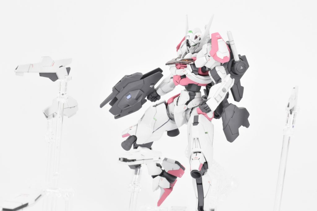 最後にビットを展開したガンダムルブリスです!ポージングして写真を撮る際にビットの配置をするのが思った以上に難しいです。なにより白背景なので分かりづらいですね😅HG 1/144 ガンダムルブリスの詳細は自身が運営するブログでまとめています。最後までご覧いただきましてありがとうございます!