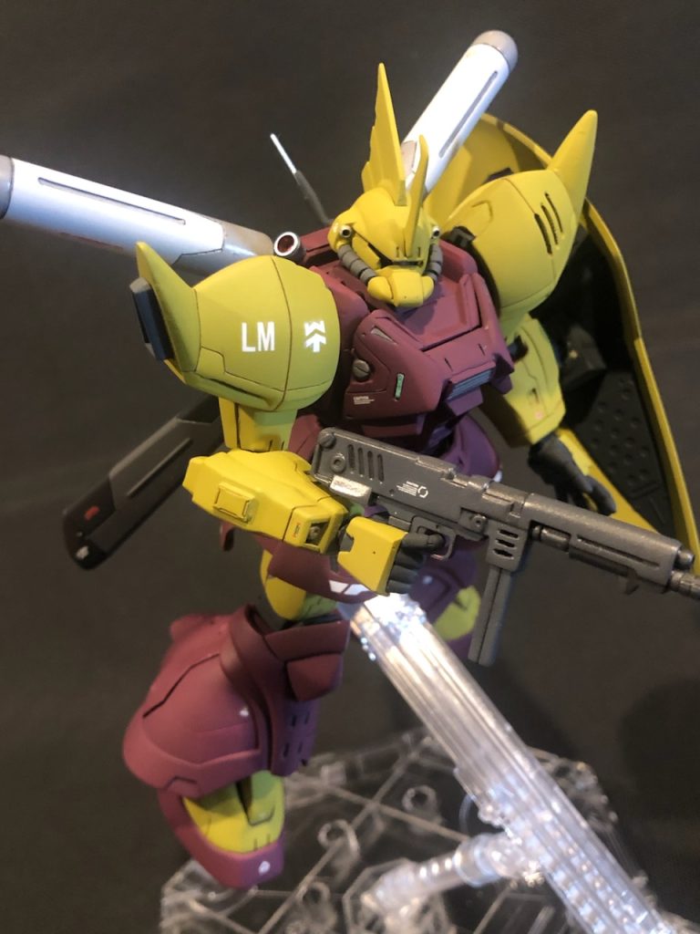 量産型用のマシンガンも好きですが、劇中使ってなかったな・・プロペラントタンクはどんな色がカッコイイのかよくわからないです。