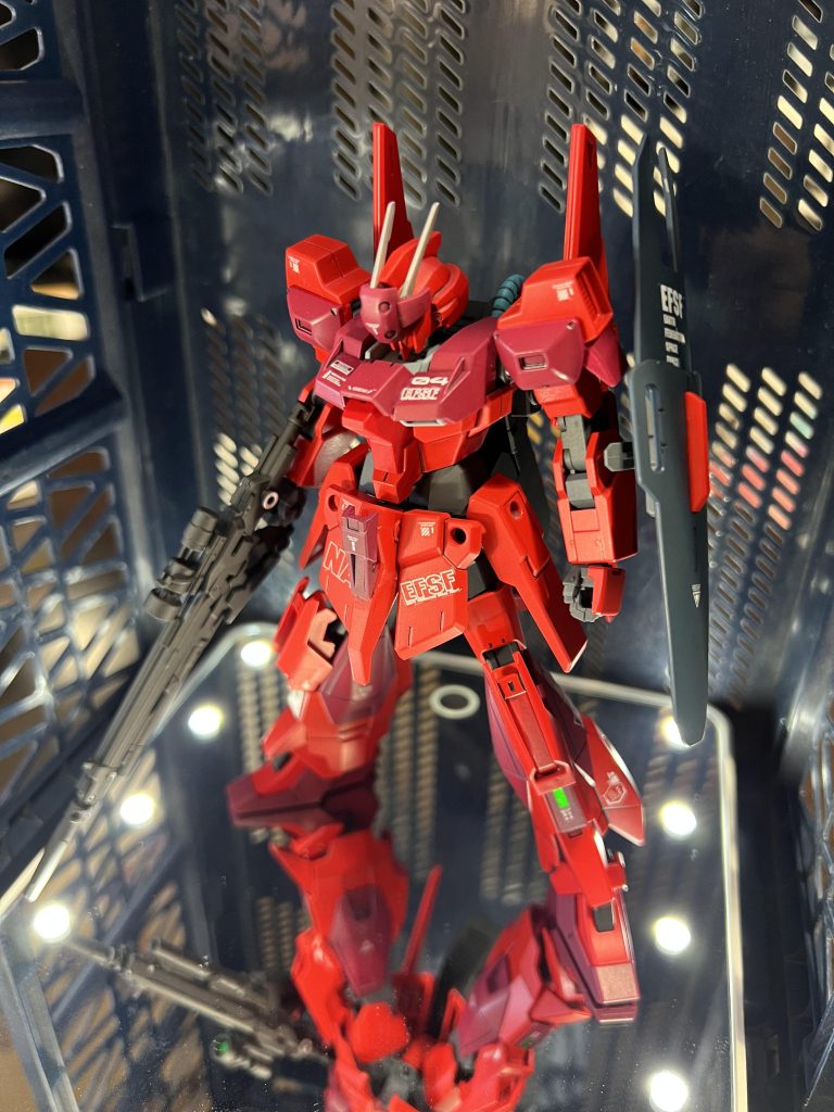 ライトニングガンダムをベースにしたリガズィの発展型、私のお気に入りシリーズ、ライトニングリガズィの最新作今回はクワトロ大尉の機体という妄想で作成しました。