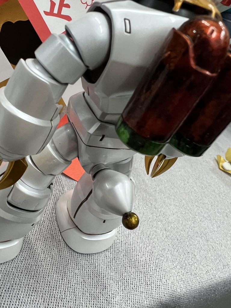 尻尾は小さな鏡餅です