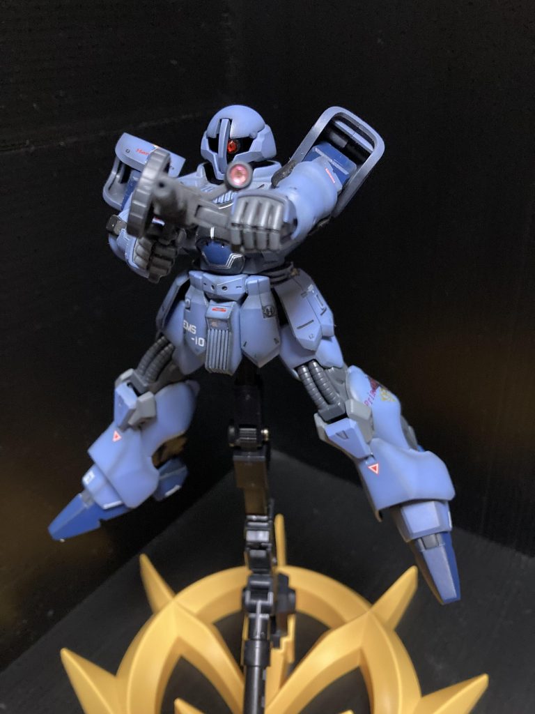 ザクIのマシンガン射撃ポーズ