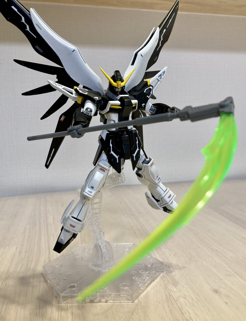 羽や肩に貼ってるデカールは間違えて1/100サイズの物を購入してしまい、なんか大味になりました。これはこれで良い。