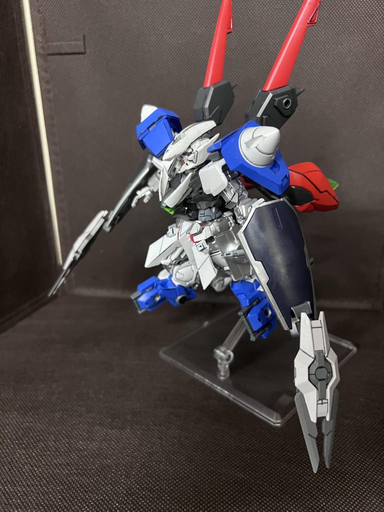 腕装備しているシールドは延長して近接武器に