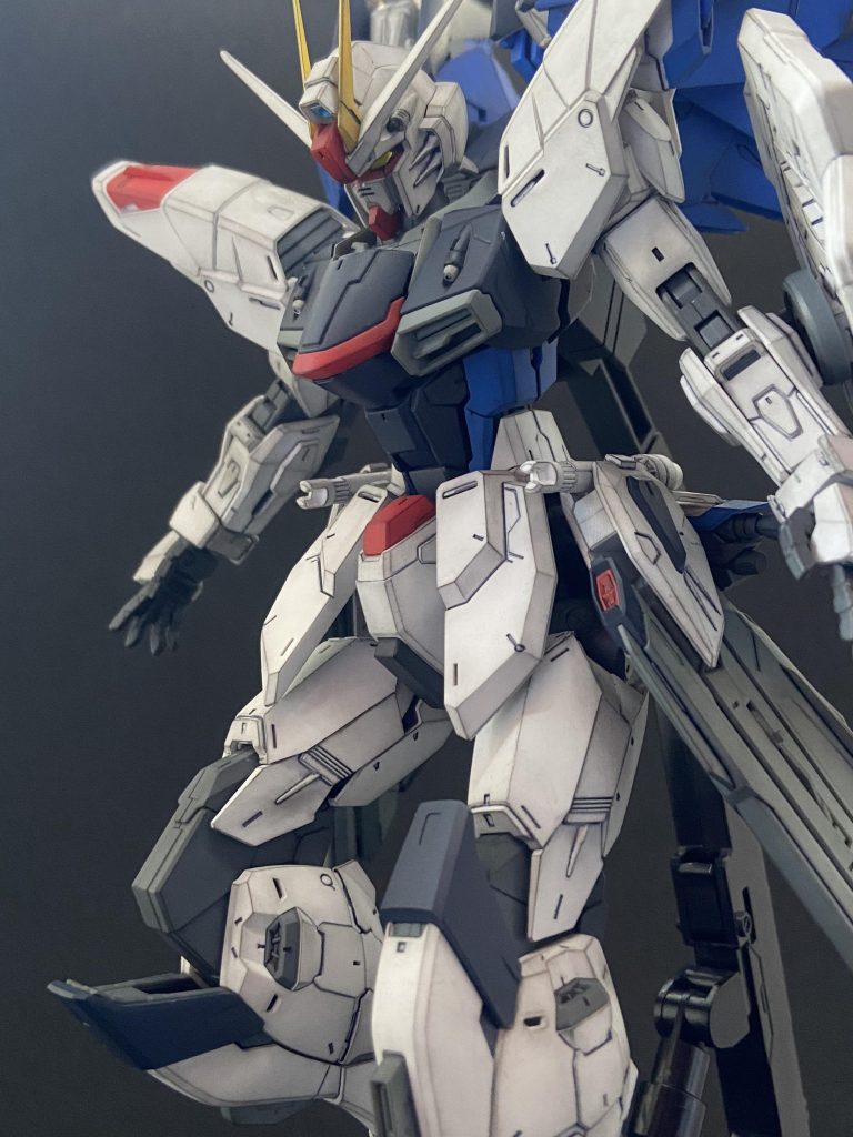 初めてMGをパステルシャドウで仕上げてみましたが、私自身のスキル不足や工程管理が杜撰だった為に予想以上に時間と塗料を消費してしまいました。次回やる際はもう少し効率よく仕上げたいですね。