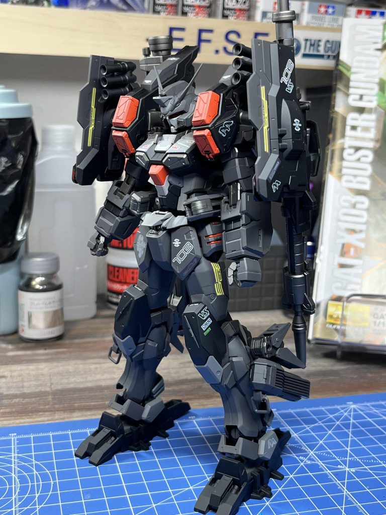 グレーとブラックで暗めに仕上げました