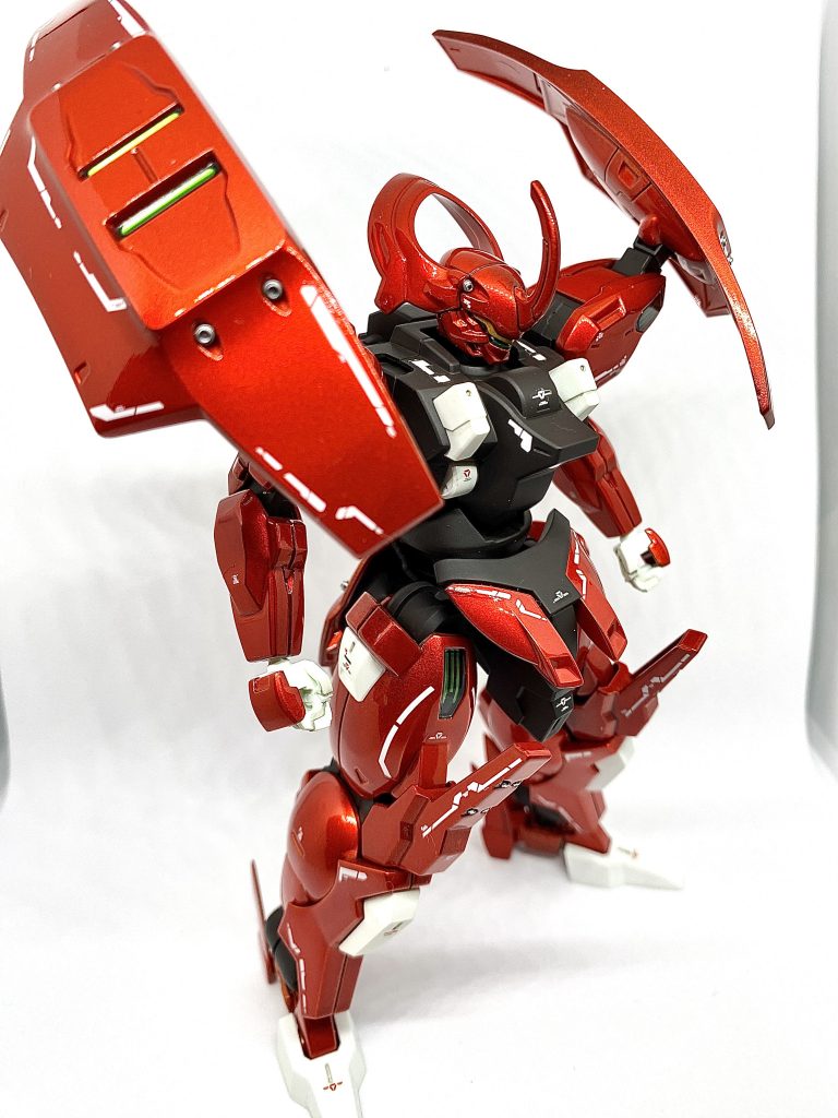 マーキングシールは雰囲気で貼ってみました。赤に白のラインは間違いないかなと」(。Д。」)