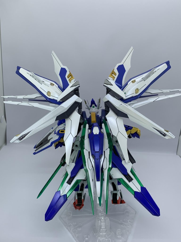 高機動形態プラスクロークを展開して機動力向上と併せて腕部の可動範囲を広げた、高機動格闘戦闘に重きを置いた形態。各部のビットと連携しつつ、GNソードⅤ改やフロントスカート内蔵のシグルブレードを主体とした高速格闘戦闘で行う。