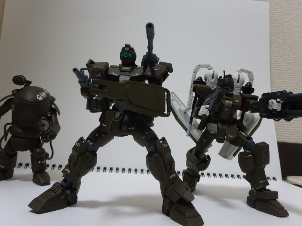 最後は小隊全員で。塗装を合わせるとそれだけでチーム感でますね。ただ一色だと味気ないのでデカールペタペタしてディテールアップしました。カラーはミスターカラーのオリーブドラブ(2)です。素人なりに頑張ります！　見てくれてありがとうございました！