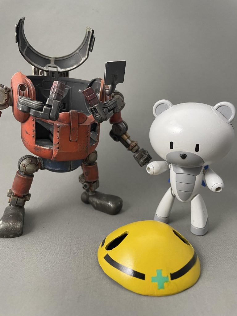 それぞれバラす事ができます。ヘルメットはエポキシパテで自作しました。