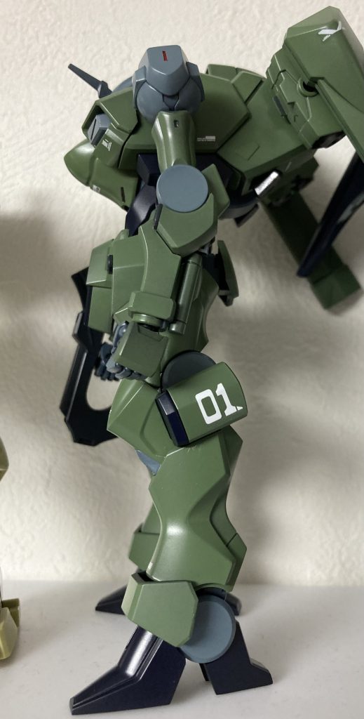 量産機ということで(？)脚の横に番号を入れました。お気に入りの部分です