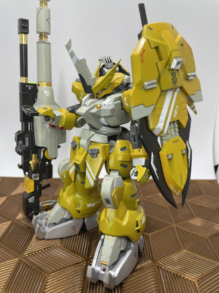 以上、ディ・ランサーでした。丁寧に作りましたが最後の塗装で狂って焦りまくりしたのでコンテストギリギリのギリになってしまいました。反省点は元キットの可動域殺してしまった下地の色大事雪降ってるとき塗装しない風強い時塗装しないテスト塗装する缶スプレーコスパ悪しなのでエアブラシ買うトライ&エラーばかりでしたがいい物できたので良かったです。　ちなみにエアブラシは水筒みたいな充電式が安くていいかな？(外持ってけそうだし)と思ってますがおススメありますか？コメントお待ちしていますm(_ _)m