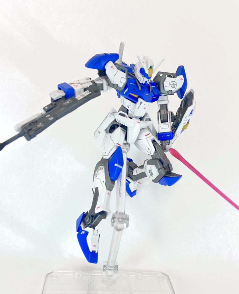 各所にスジ彫とデカールを追加し、全塗装で仕上げました。MGのデザインを手本にディテール増やしてます。