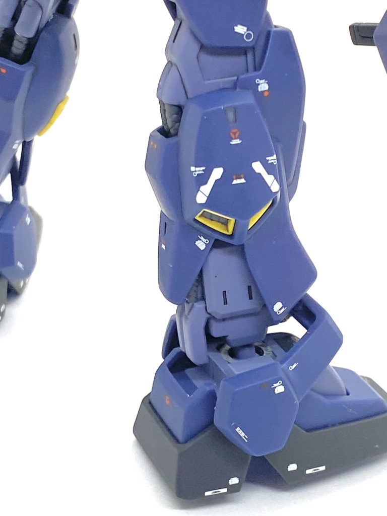 RGのデカールをほぼそのままの位置で貼っていますがそれだけでもディテールアップになると思います。